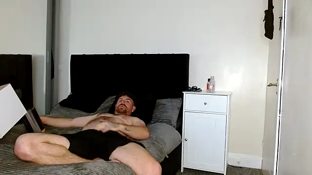 Naughtybihubbyxx online show from 05/05/26, 04:15