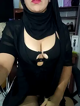 Snapshot of nadia__abaud chatting on 01/20/25, 12:36 nadia abaud online show from 01/20/25, 12:36