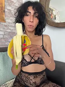 Yasmiinee online show from 05/15/26, 02:35