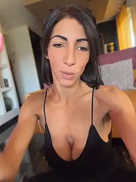 Yasmiinee online show from 06/10/26, 10:36
