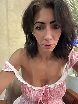 Yasmiinee online show from 06/24/26, 07:24