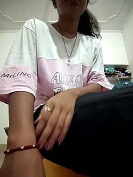 ESHA-LOVE online show from 05/05/26, 11:02
