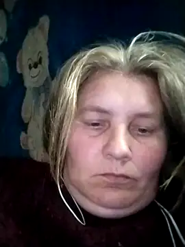 Snapshot of IrisMaris37 chatting on 06/15/26, 12:29 IrisMaris37 online show from 06/15/26, 12:29