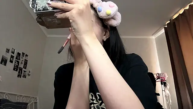 LouisePavlides online show from 06/04/26, 01:39