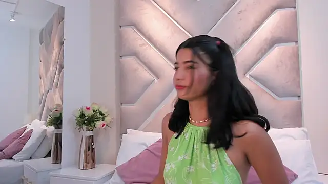 Hannah Quenn  online show from 04/27/26, 09:24