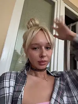 Snapshot of Sweety_F69 chatting on 06/10/26, 04:28 Sweety F69 online show from 06/10/26, 04:28