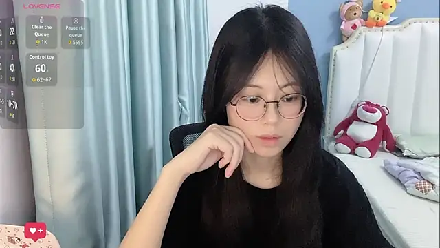 Snapshot of Luna-666 chatting on 05/18/26, 01:06 Luna-666 online show from 05/18/26, 01:06