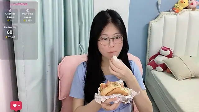 Snapshot of Luna-666 chatting on 07/02/26, 02:12 Luna-666 online show from 07/02/26, 02:12