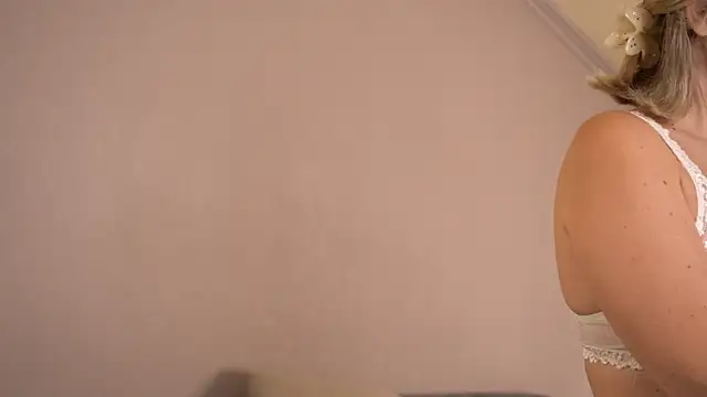 Snapshot of Lunea_Evienne_ chatting on 07/30/26, 08:13 Lunea Evienne online show from 07/30/26, 08:13
