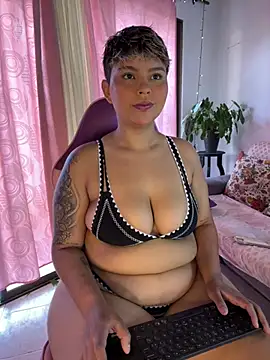 Snapshot of A_CURVY_HOT chatting on 05/26/26, 01:18 A CURVY HOT online show from 05/26/26, 01:18