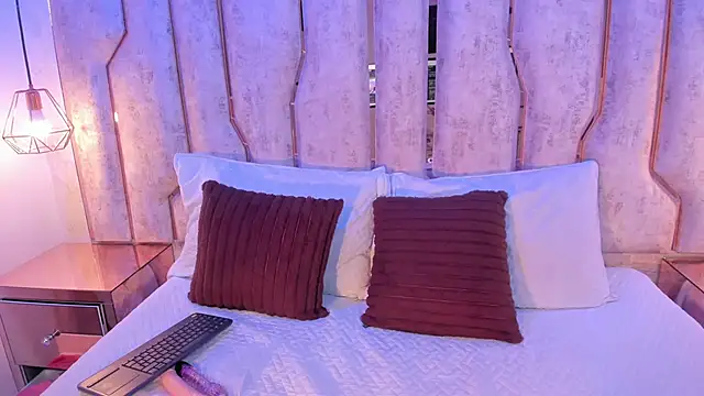 chica nocturna25 online show from 05/01/26, 03:22