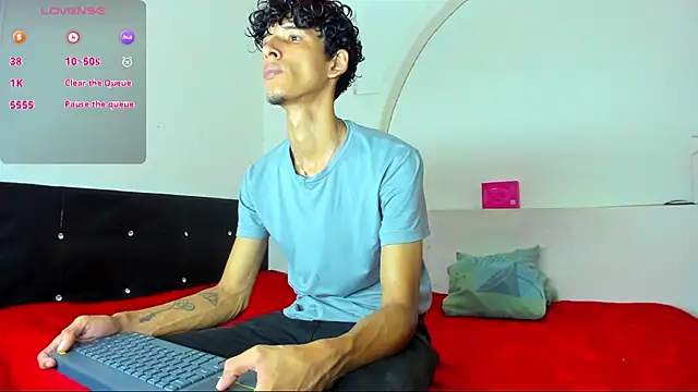liammendoza98 online show from 05/22/26, 12:11