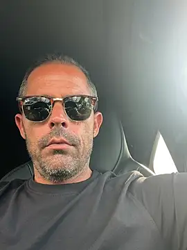Snapshot of Riccardo86xx chatting on 07/20/26, 03:14 Riccardo86xx online show from 07/20/26, 03:14