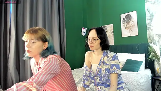 Lilac-Muse online show from 05/18/26, 03:24