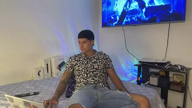 SexxxySquirterStev777 online show from 05/08/26, 01:49