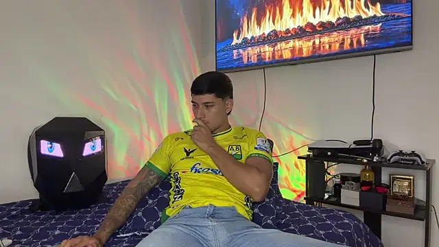 SexxxySquirterStev777 online show from 05/12/26, 12:35