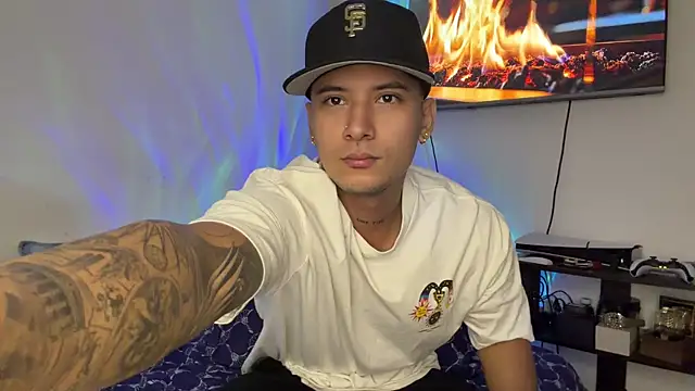 SexxxySquirterStev777 online show from 06/23/26, 12:25
