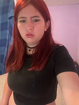 Snapshot of Caro_redd chatting on 05/22/26, 12:33 Caro redd online show from 05/22/26, 12:33