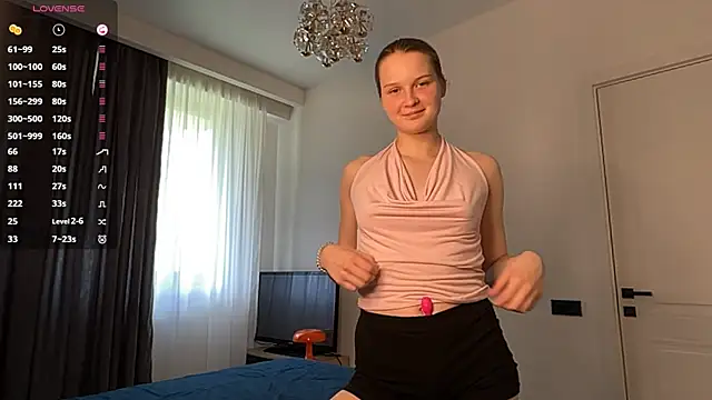 LongChillGerl online show from 07/20/26, 05:55