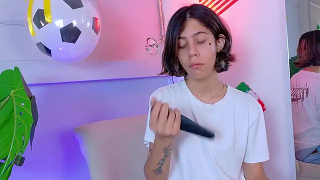 ZoeyPetit online show from 07/12/26, 02:30
