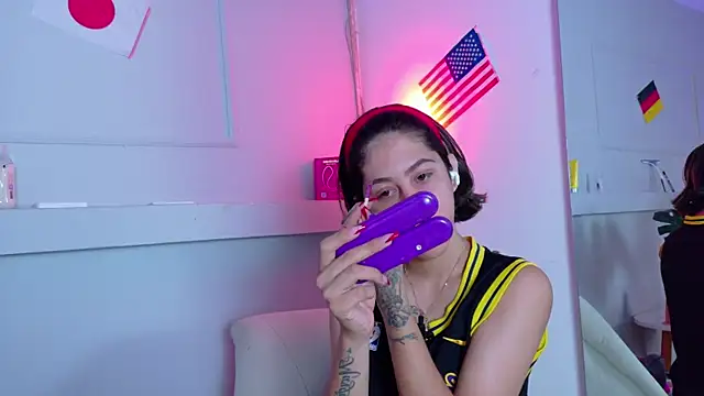 ZoeyPetit online show from 07/16/26, 02:01