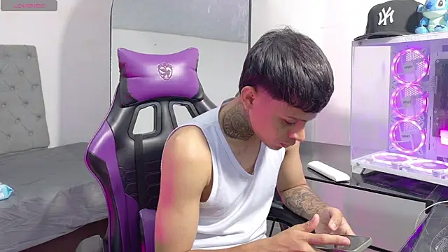 Masterjustin4444 online show from 04/27/26, 07:56