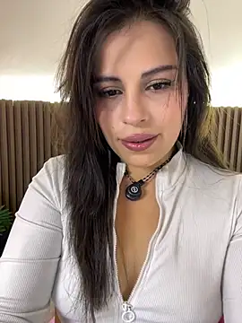 Yenifer 27 online show from 07/25/26, 12:20