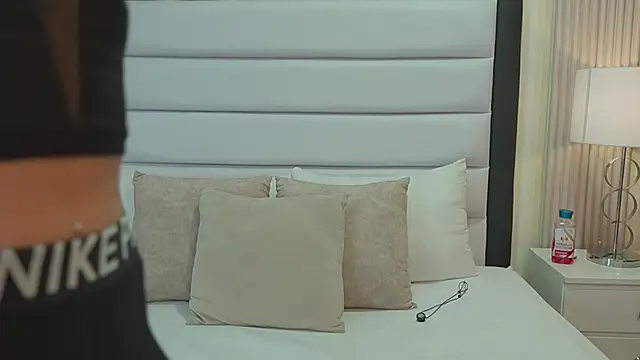 VioletSweetts online show from 06/19/26, 03:22