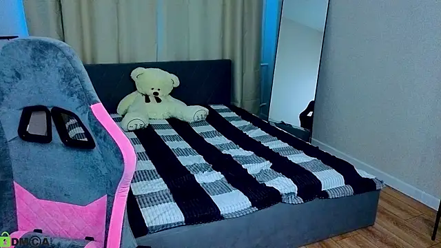 Julia Shyy online show from 06/02/26, 01:51