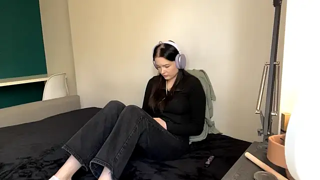 AmbientInvalid online show from 04/30/26, 01:06