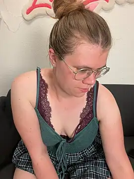 Lina-Love online show from 06/19/26, 08:40