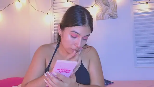 VictoriaaLopez online show from 06/10/26, 04:12
