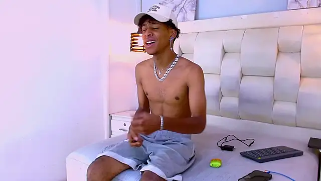 Maylo 0 online show from 04/29/26, 01:04