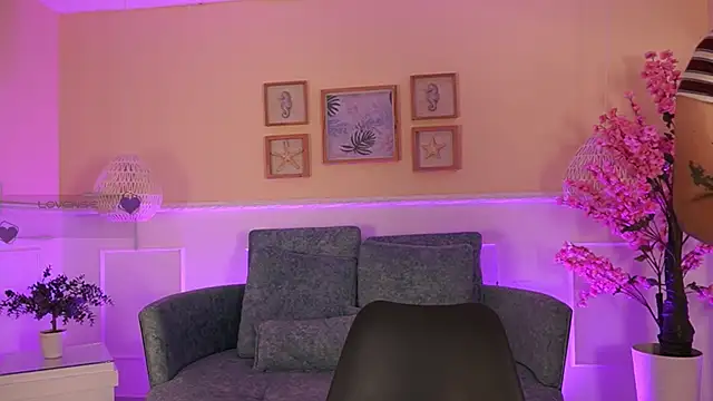Snapshot of VioletJoness_ chatting on 06/02/26, 11:34 VioletJoness online show from 06/02/26, 11:34