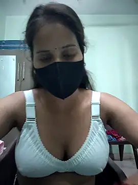Snapshot of LovelyNidhi chatting on 05/19/26, 08:42 LovelyNidhi online show from 05/19/26, 08:42