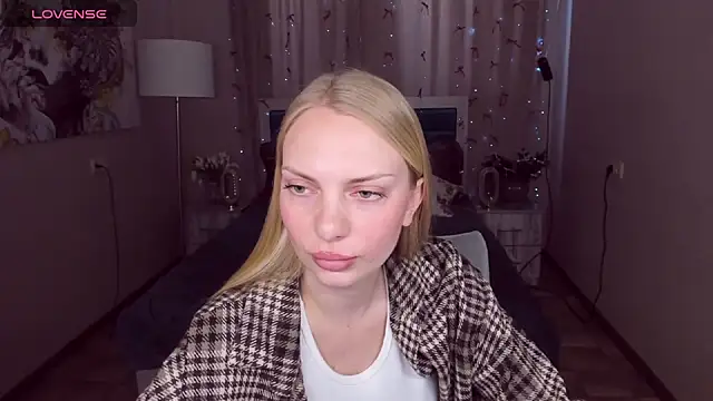 Snapshot of NancyGlamour chatting on 05/16/26, 09:50 NancyGlamour online show from 05/16/26, 09:50