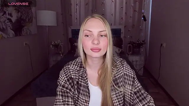 Snapshot of NancyGlamour chatting on 05/16/26, 10:36 NancyGlamour online show from 05/16/26, 10:36