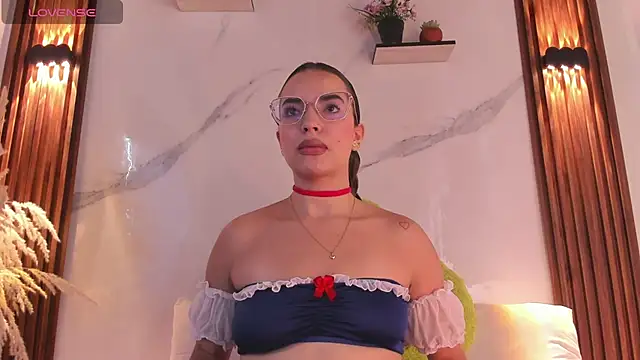 Snapshot of catalina_lafer chatting on 05/11/26, 12:33 catalina lafer online show from 05/11/26, 12:33