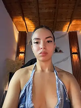 Snapshot of catalina_lafer chatting on 06/06/26, 01:38 catalina lafer online show from 06/06/26, 01:38