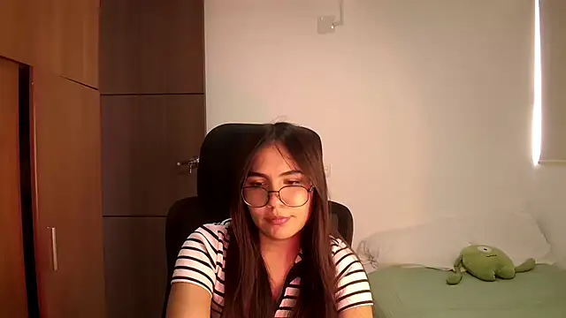 abbyyandmaxx online show from 05/18/26, 04:57