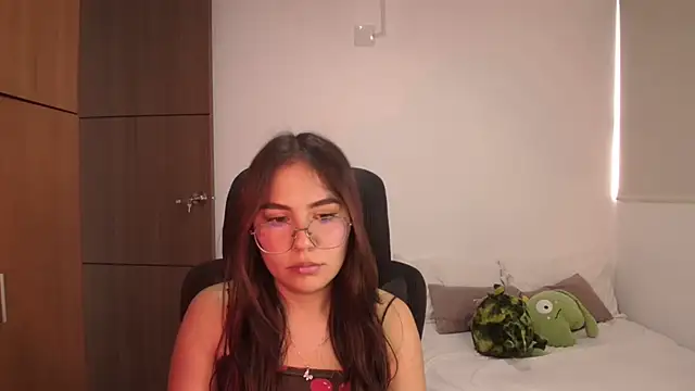 Snapshot of abbyyandmaxx chatting on 06/19/26, 04:22 abbyyandmaxx online show from 06/19/26, 04:22