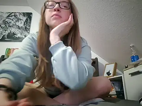 Freaky-Doll online show from 05/07/26, 08:47