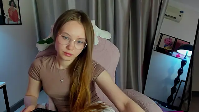 FloraLarsson online show from 05/07/26, 03:50