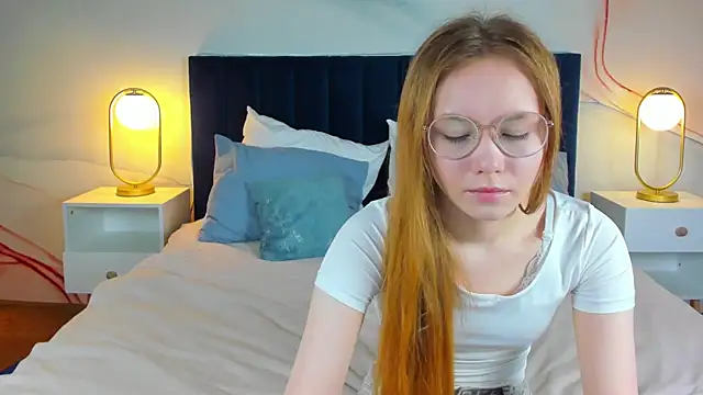 FloraLarsson online show from 06/04/26, 03:12