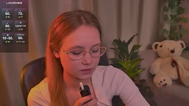 FloraLarsson online show from 06/05/26, 03:35
