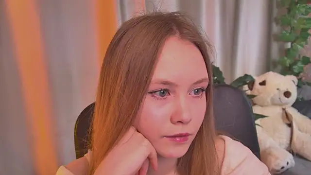 FloraLarsson online show from 06/07/26, 10:19