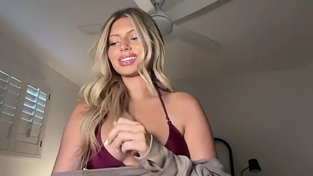 Snapshot of Summerclarke chatting on 05/19/26, 01:44 Summerclarke online show from 05/19/26, 01:44