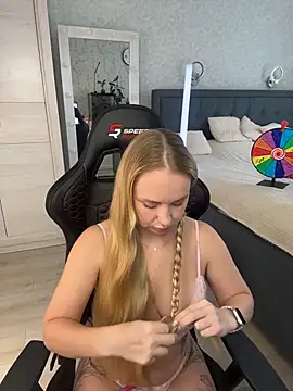 Kitty-Kelsi online show from 05/05/26, 07:27