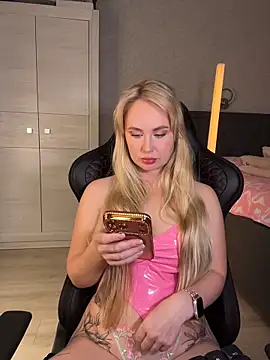 Kitty-Kelsi online show from 06/12/26, 09:19