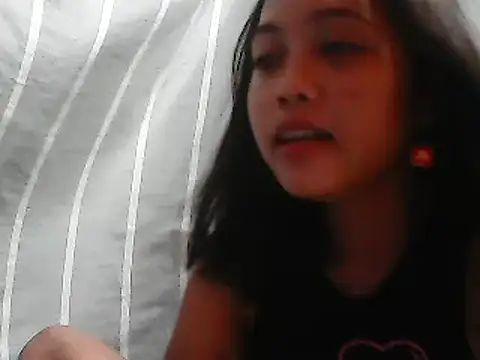 Snapshot of Yours_AsianPinayGirl18 chatting on 06/22/26, 06:43 Yours AsianPinayGirl18 online show from 06/22/26, 06:43